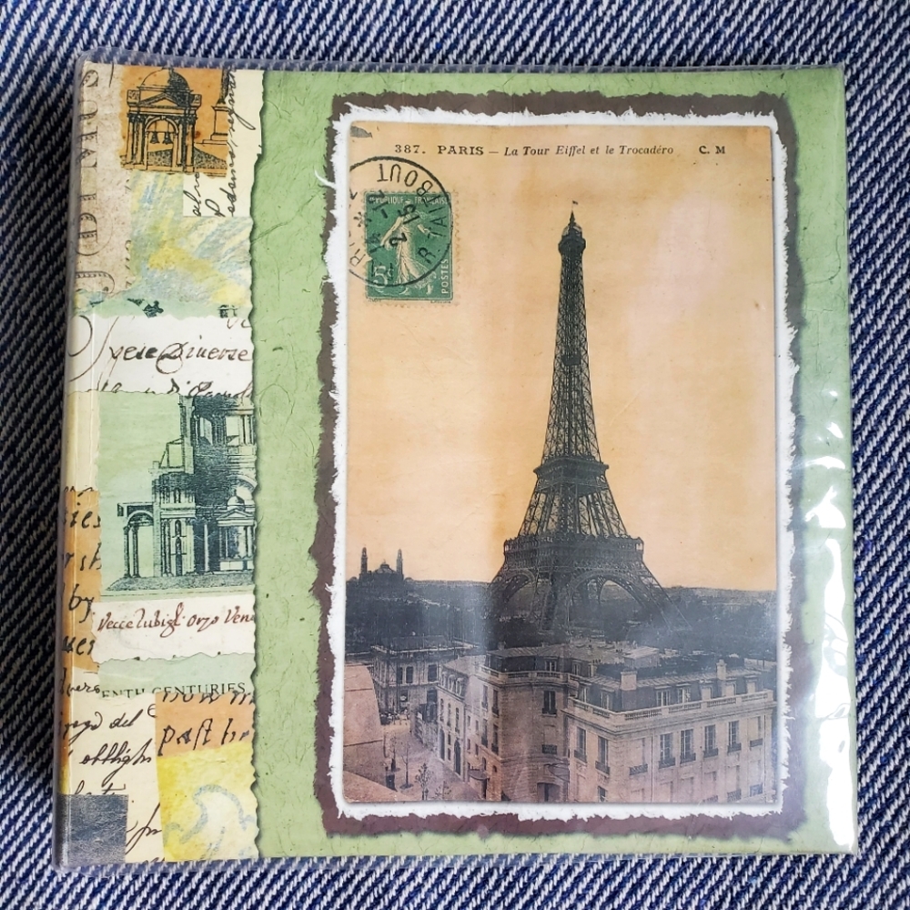 PARIS Themed  Photo Album - Room for Notes & Pouch - 200  4x6 Photos - NWOT
